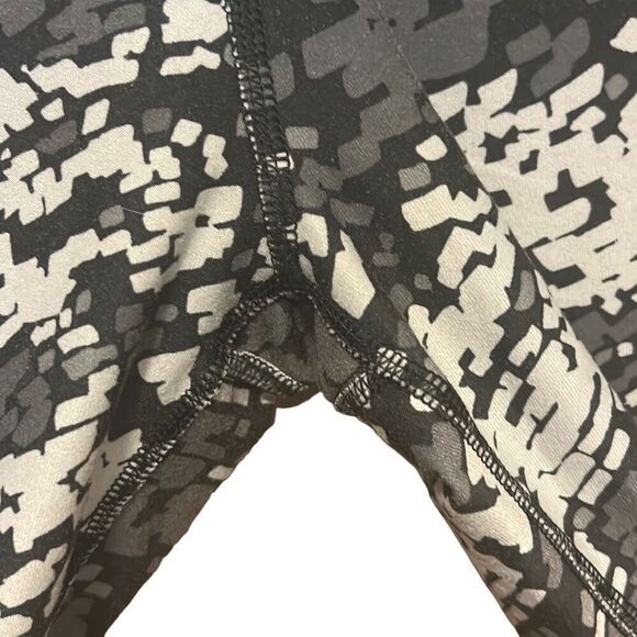 Nike camo leggings size small - Picture 3 of 9